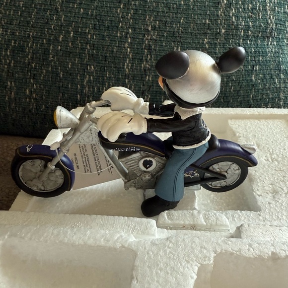 Disney Mickey Mouse NFL Baltimore RAVENS  Hamilton Collection HEADED FOR VICTORY - Picture 2 of 4